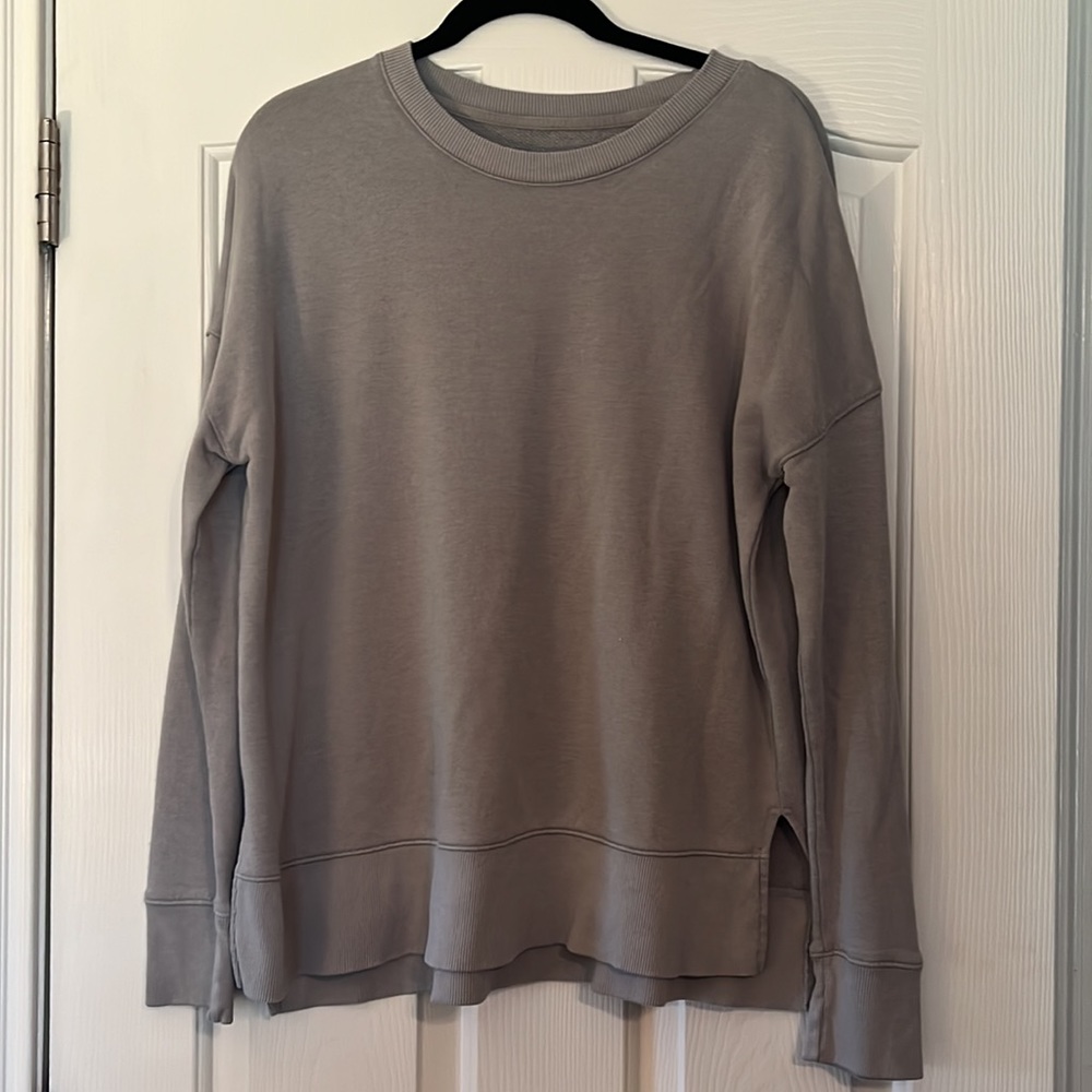 Women’s Medium Time and Tru Sweatshirt Aerie Dupe